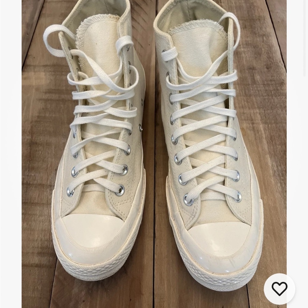 Unisex Converse Play Comme D. Garcons 150205C
Size Men 7/ Women 9 HI MILK/WHRRed